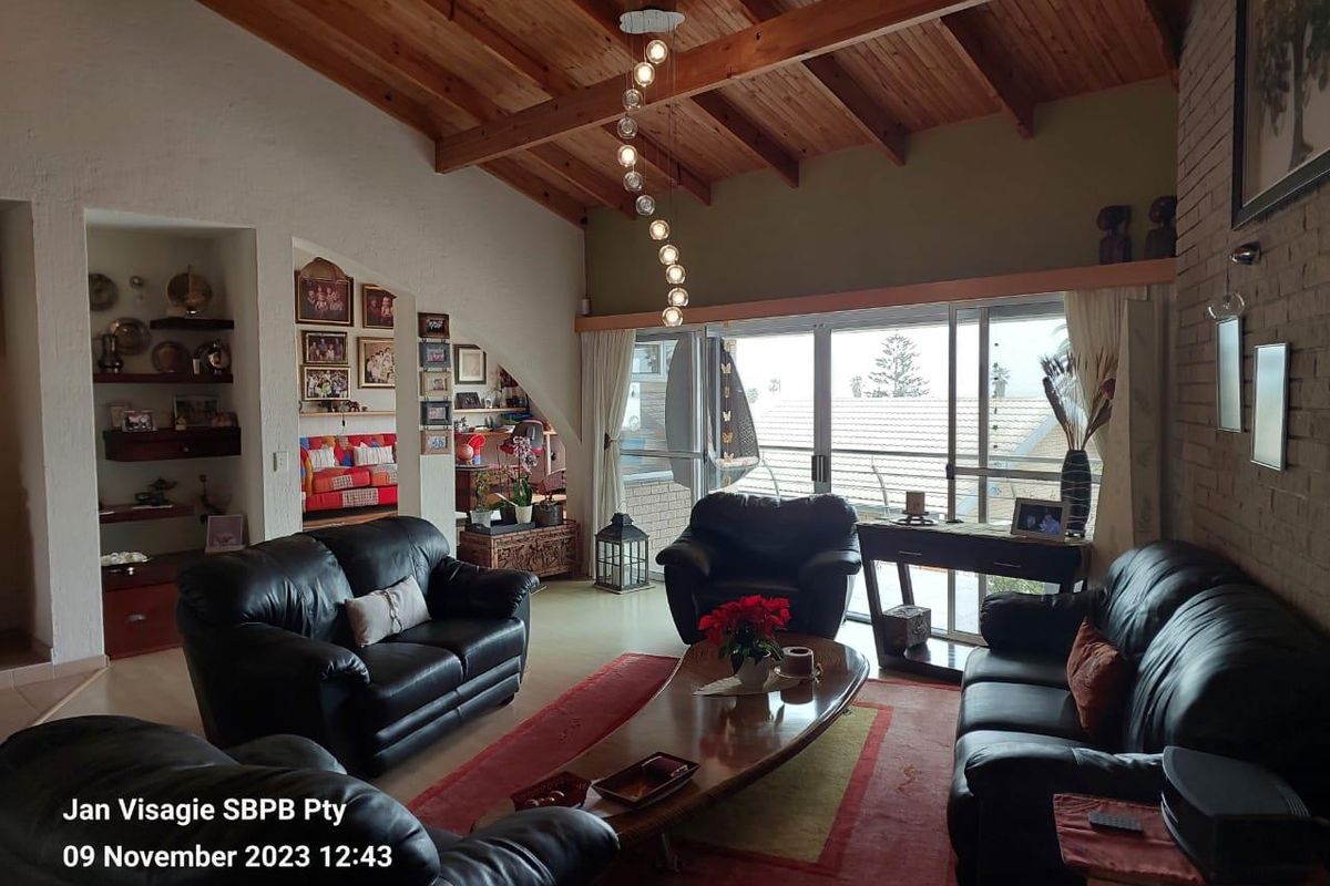 Freestanding House in Swakopmund only a few hundred metres away from the beach promenade! - Photo 2