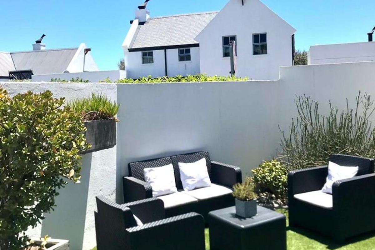 Furnished 3 Bedroom Townhouse to rent in Kingshaven - Photo 4