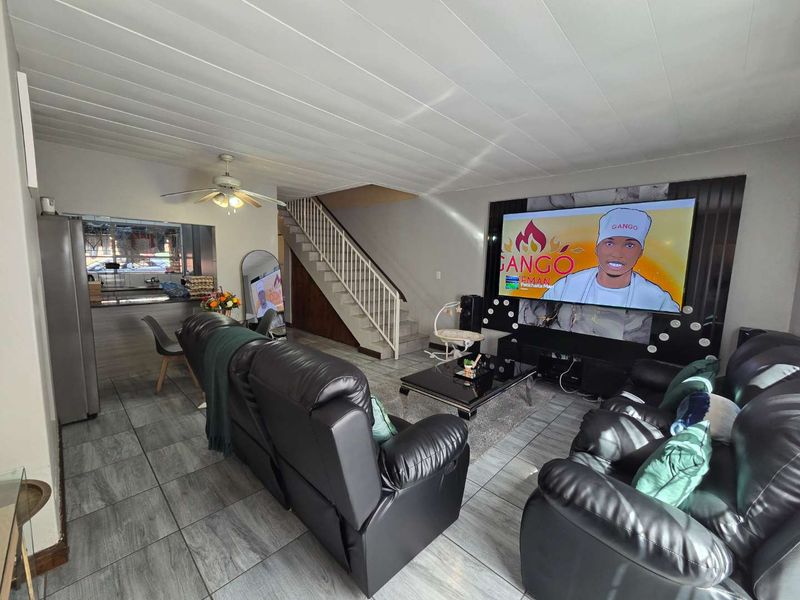 Your Perfect Duplex Starts Here - Photo 9
