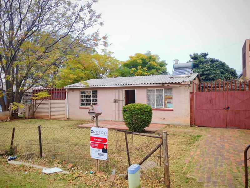 Your Perfect Renovation Project Near School & Shopping! - Photo 4