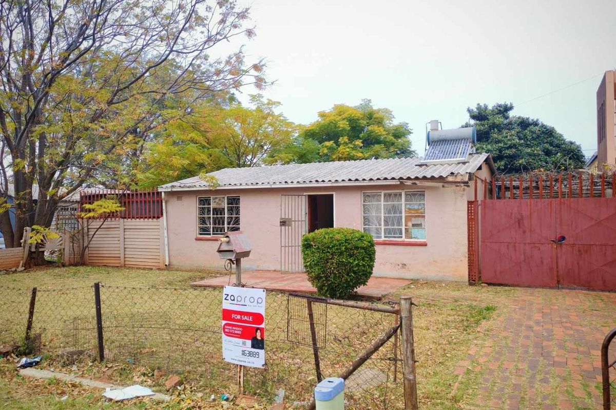 Your Perfect Renovation Project Near School & Shopping! - Photo 4