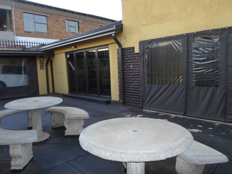 Stylish Double-Story Home with Future Flatlets! - Photo 2