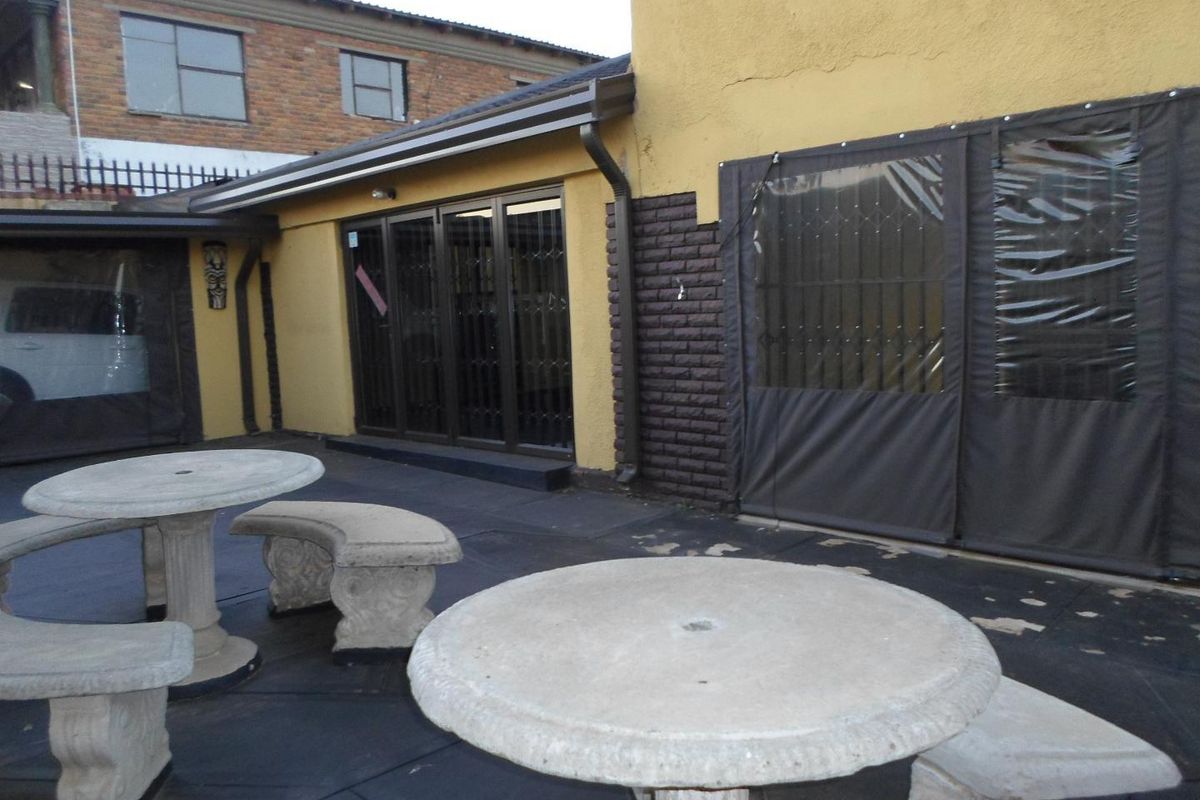 Stylish Double-Story Home with Future Flatlets! - Photo 2