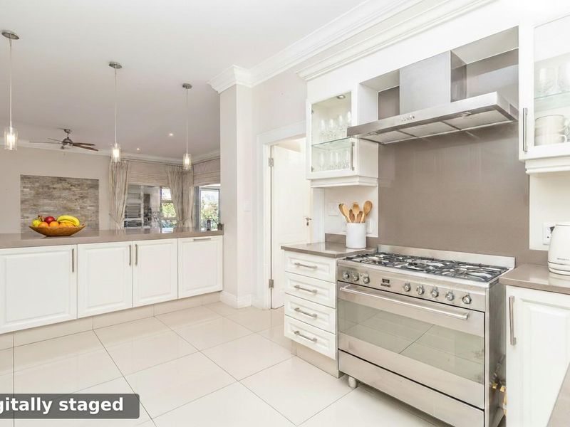 DISTINCTIVELY UNIQUE & CLASSICAL - Photo 10