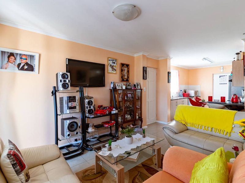 3 Bedroom Townhouse for Sale in Fairview - Photo 6