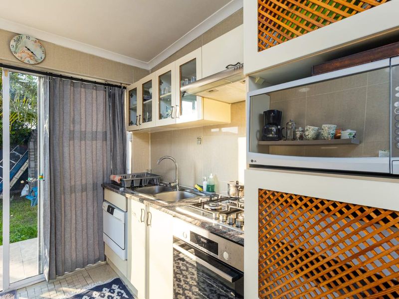 Stylish 4-Bedroom Family Home with Modern Finishes in Prime Kensington - Photo 4