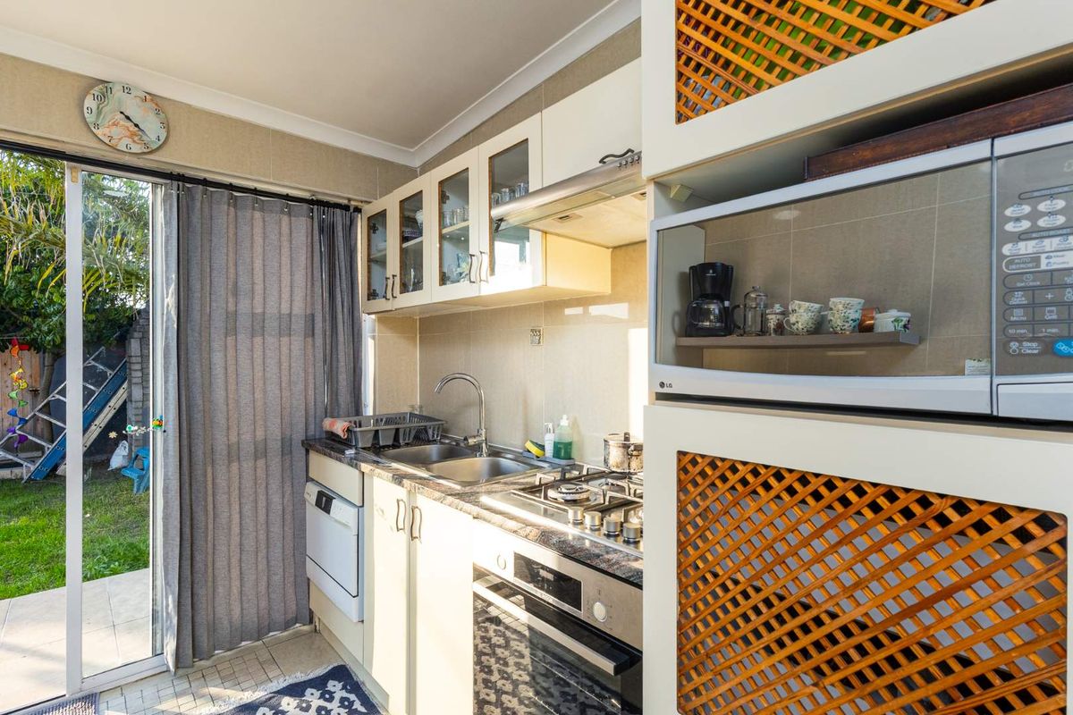 Stylish 4-Bedroom Family Home with Modern Finishes in Prime Kensington - Photo 4