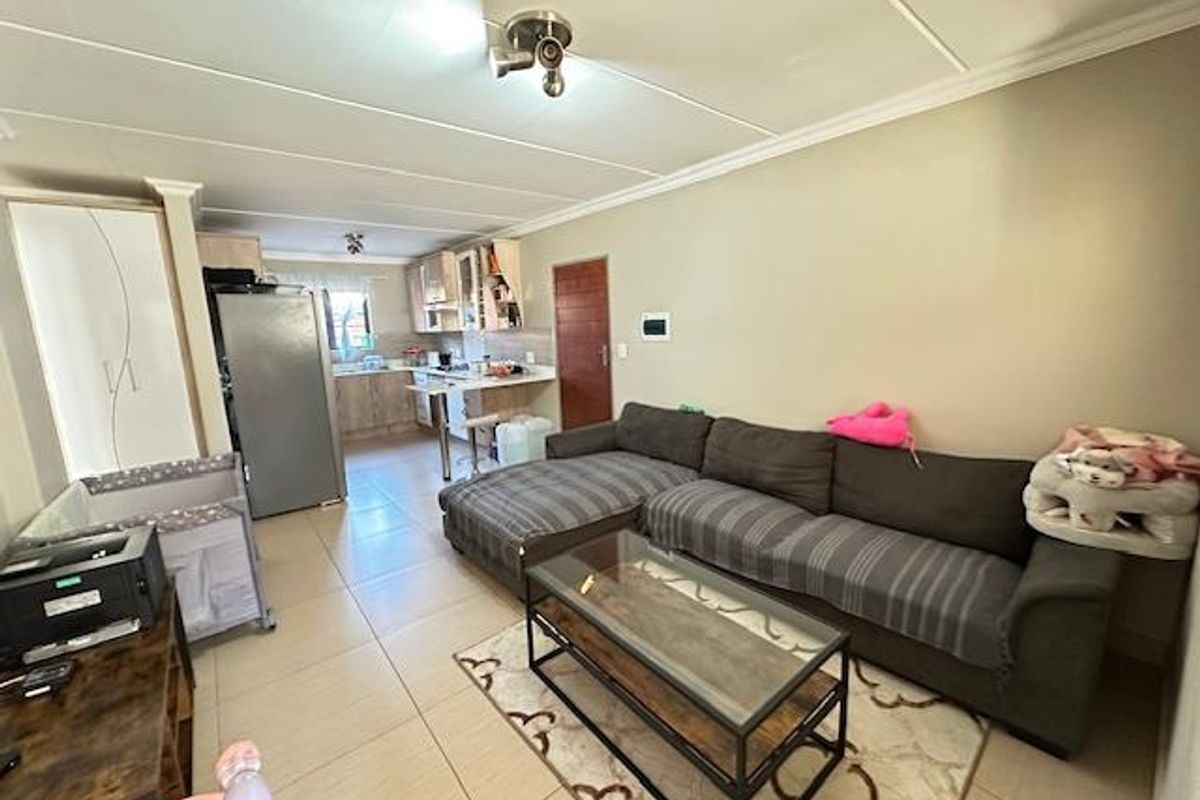 Modern 3-Bedroom Townhouse For Sale in Annlin - Photo 4