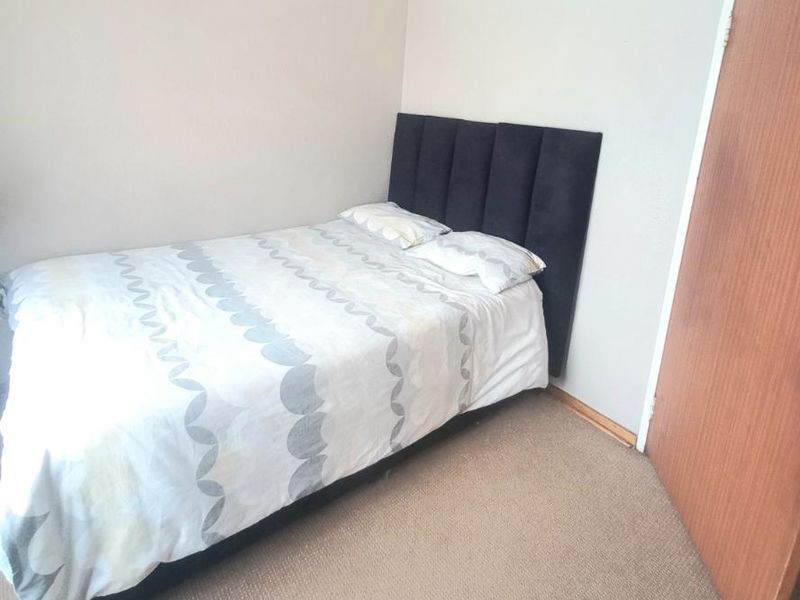 Well Maintained House - Photo 10