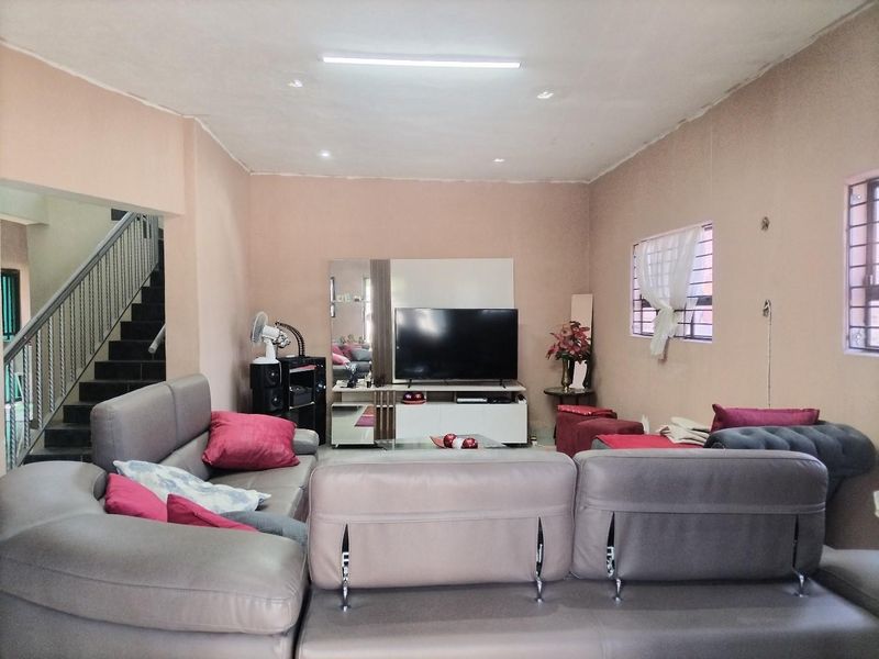 This House has endless opportunities, Best for a big family or investment purposes - Photo 5