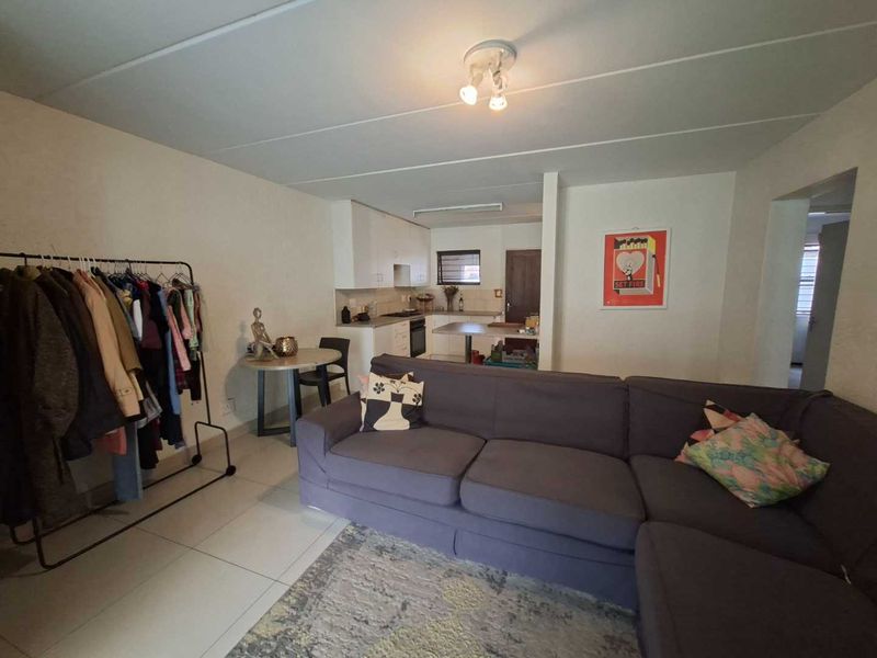 Spacious Groundfloor 2 Bedroom Apartment in low density complex - Photo 6