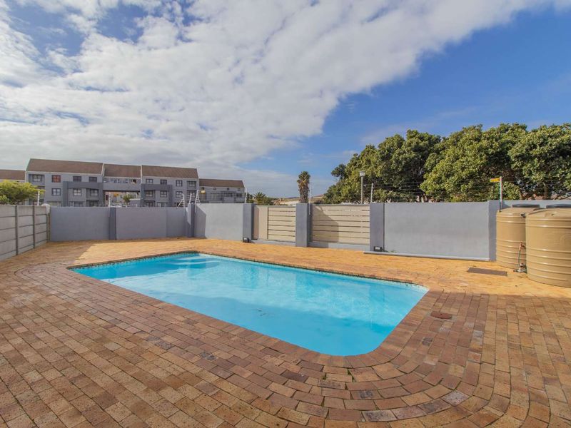 Renovated Elegant 2-Bedroom Retreat in Vibrant Parklands - Photo 9