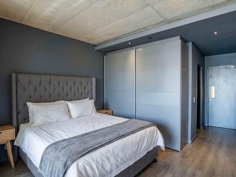 Unfurnished | Available Immediately - Photo 3