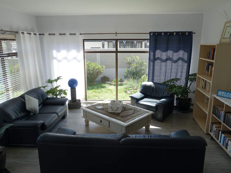 SEA VIEW PROPERTY OVERLOOKING THE BEACH PROMENADE - Photo 5