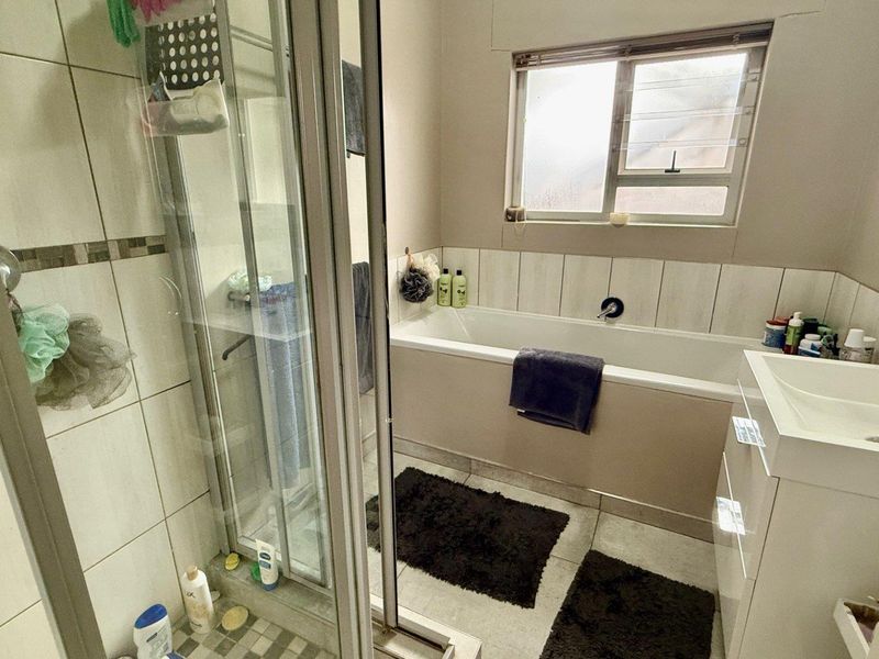 KLEIN WINDHOEK - NS1 520 000 - CLOSE TO AMENTIES! - Photo 5