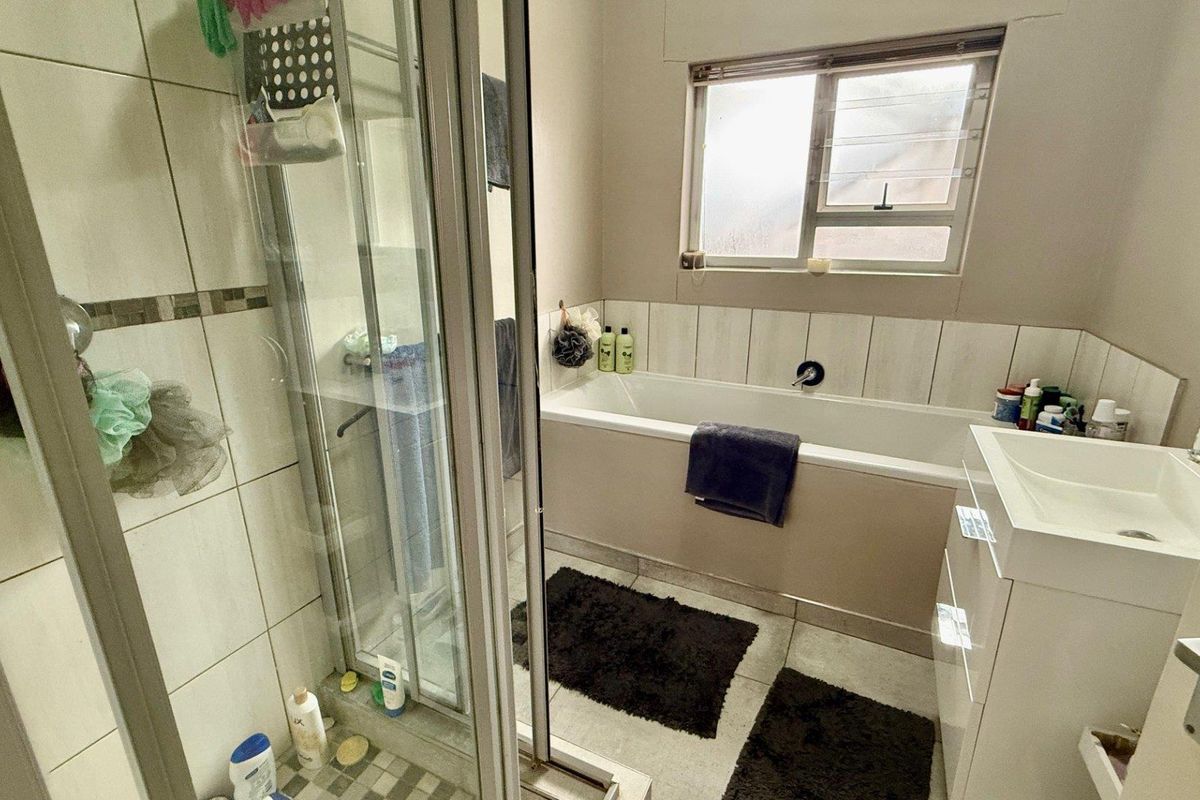 KLEIN WINDHOEK - NS1 520 000 - CLOSE TO AMENTIES! - Photo 5