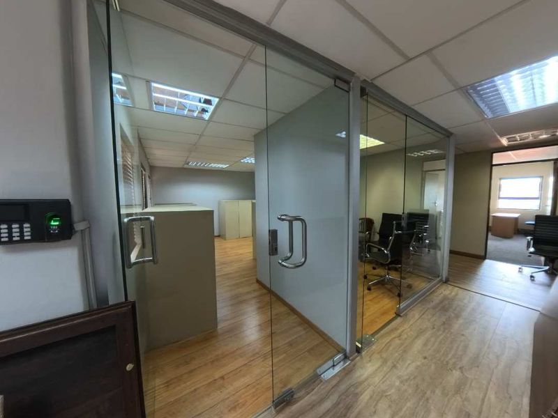 PRIME OFFICES TO RENT AND SITUATED AT 339 HILDA STREET FOR ONLY R 64 500 PER MONTH. - Photo 5