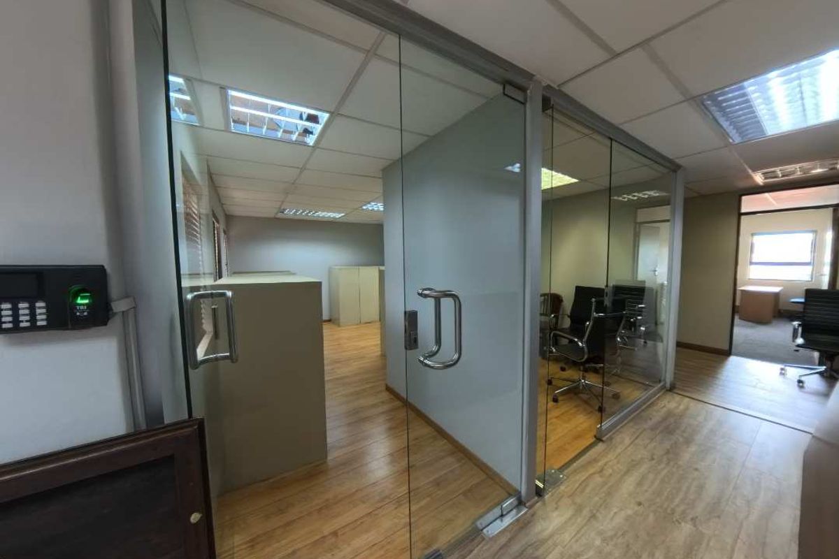 PRIME OFFICES TO RENT AND SITUATED AT 339 HILDA STREET FOR ONLY R 64 500 PER MONTH. - Photo 5