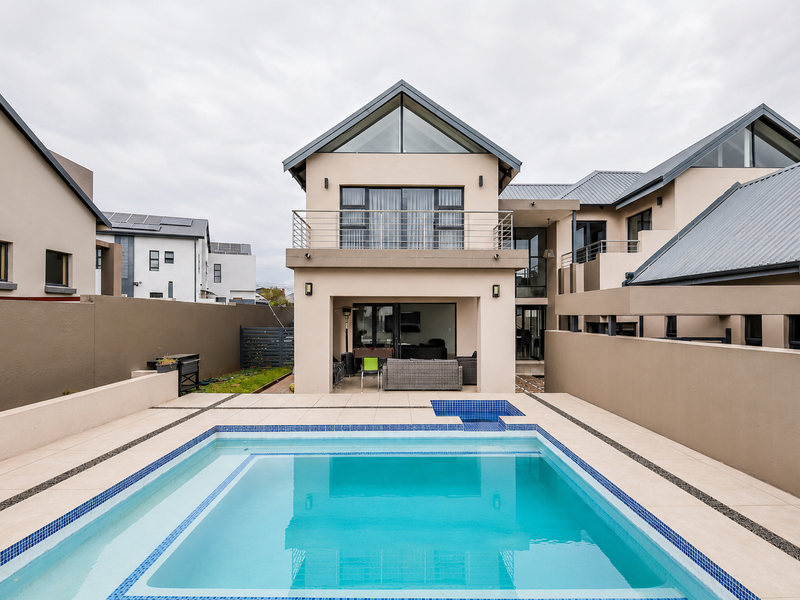 Luxury Family Living in The Hills Game Reserve Estate - Photo 1