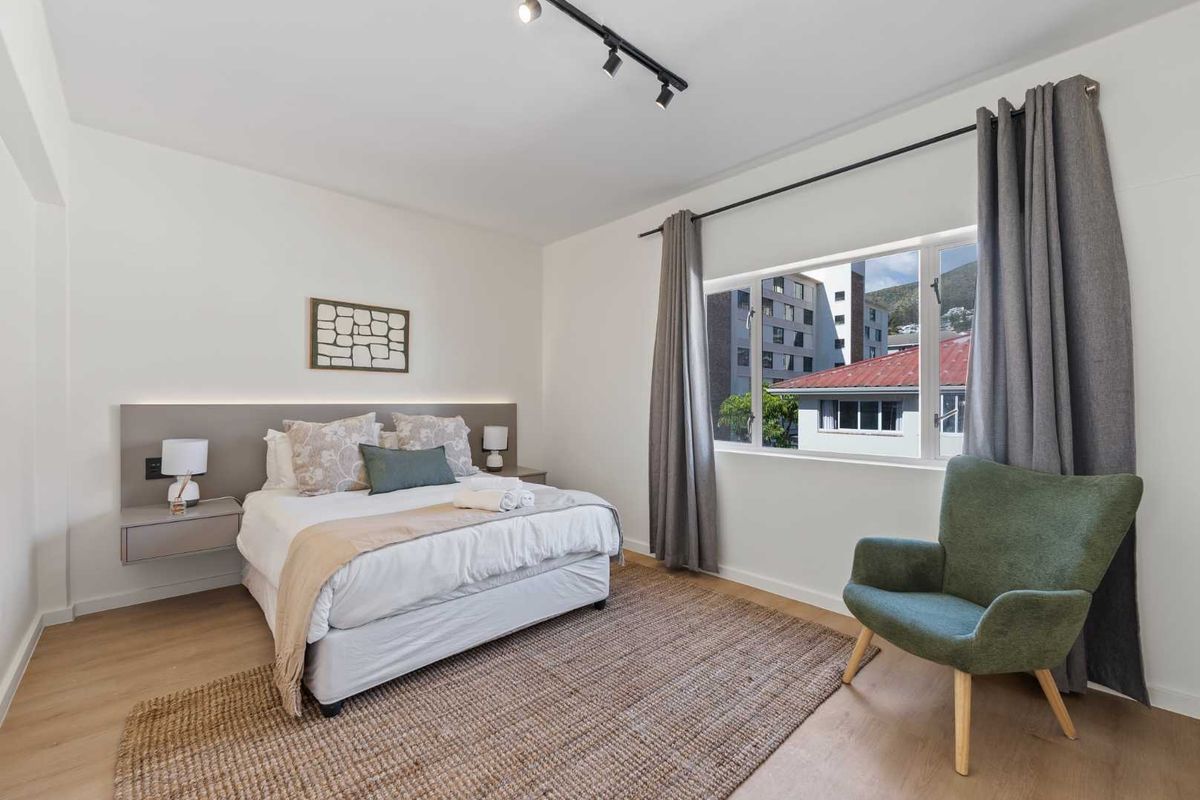 SIX MONTHS OF BLISS IN SEA POINT! - Photo 3