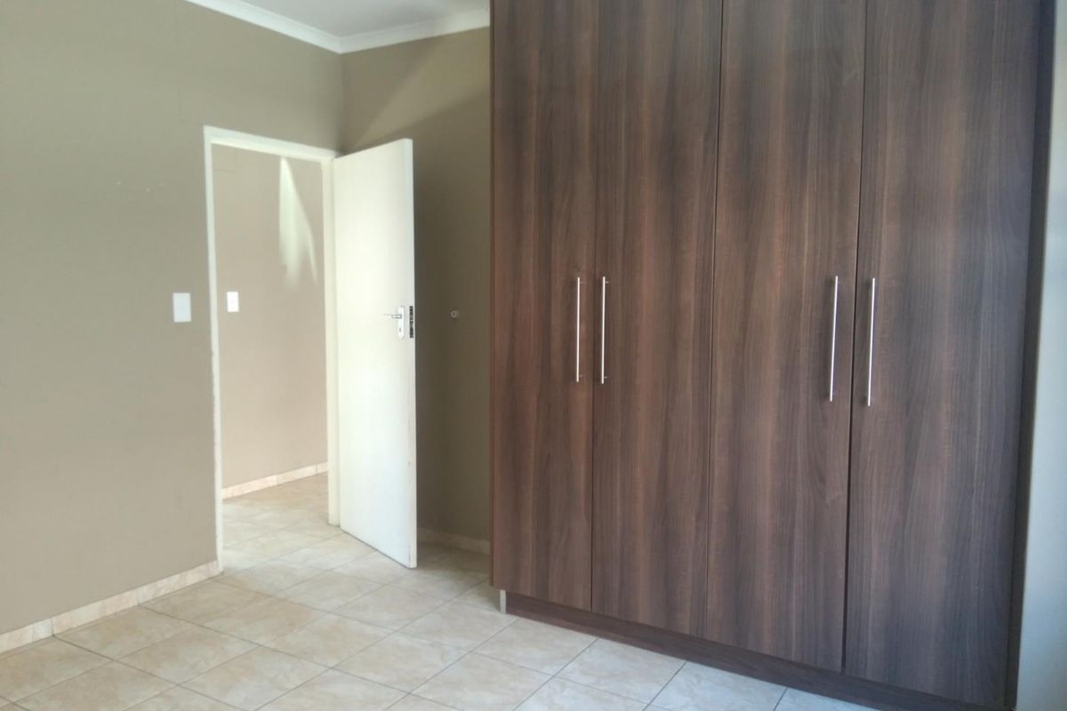 2 Bedroom flat with garage for sale in Narraville Perel Paleis - Photo 4