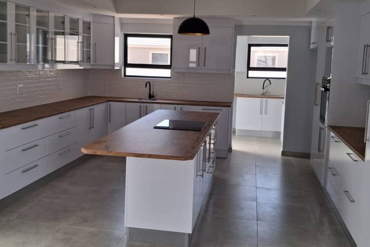 Your Perfect Family Home In Mile 4 - Photo 4