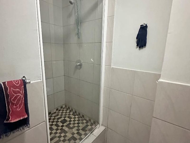 Spacious Ground floor Flat. - Photo 5