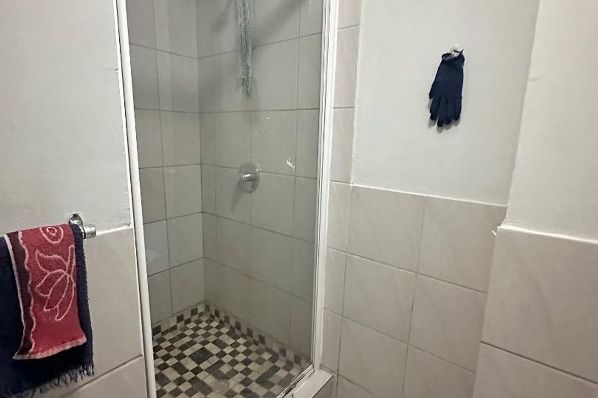 Spacious Ground floor Flat. - Photo 5