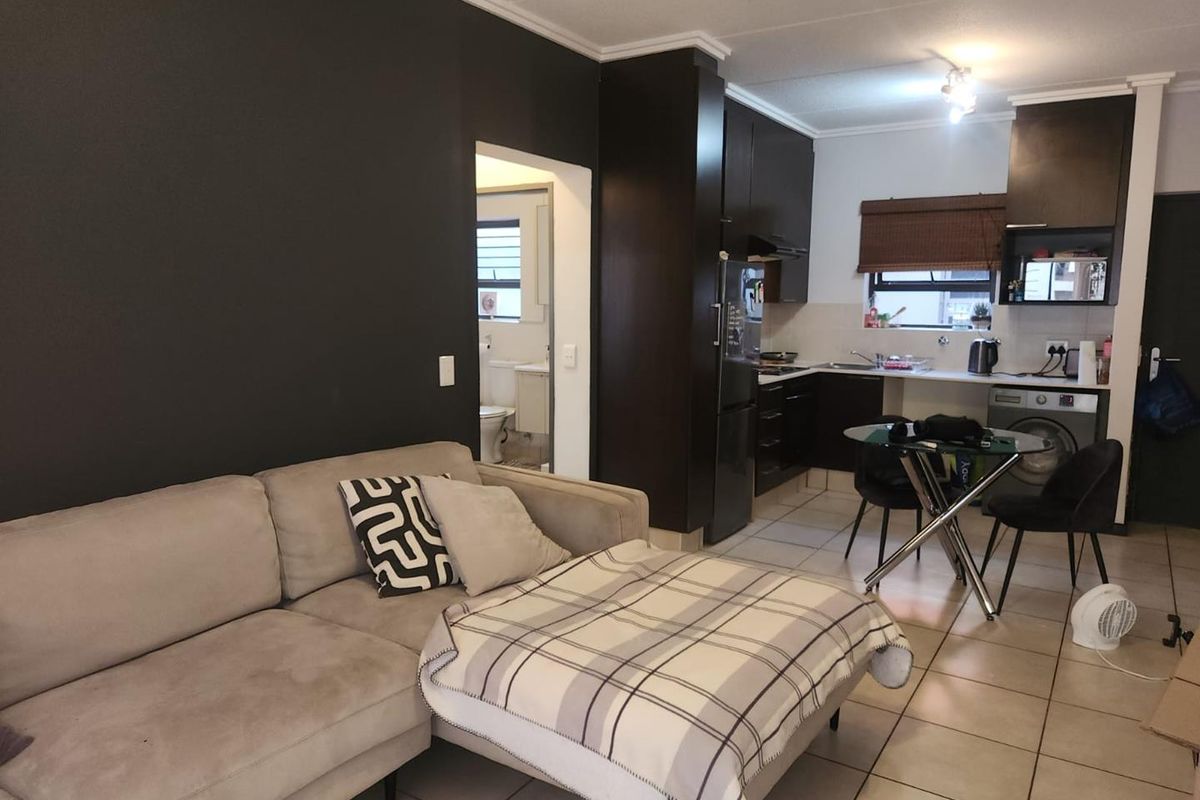 1 Bedroom Apartment with Private Garden in Secure Lonehill Estate - Photo 2