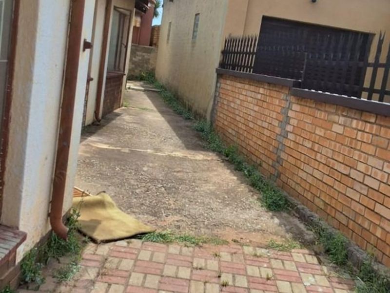 House For Sale in Daveyton, Benoni - Photo 6