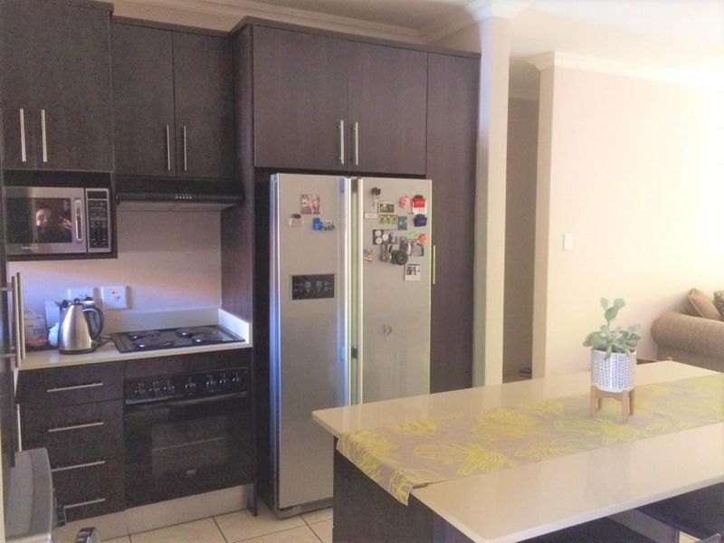 2 BEDROOM UPSTAIRS APARTMENT IN A SECURE COMPLEX – PRETORIUSPARK FOR RENT - Photo 4