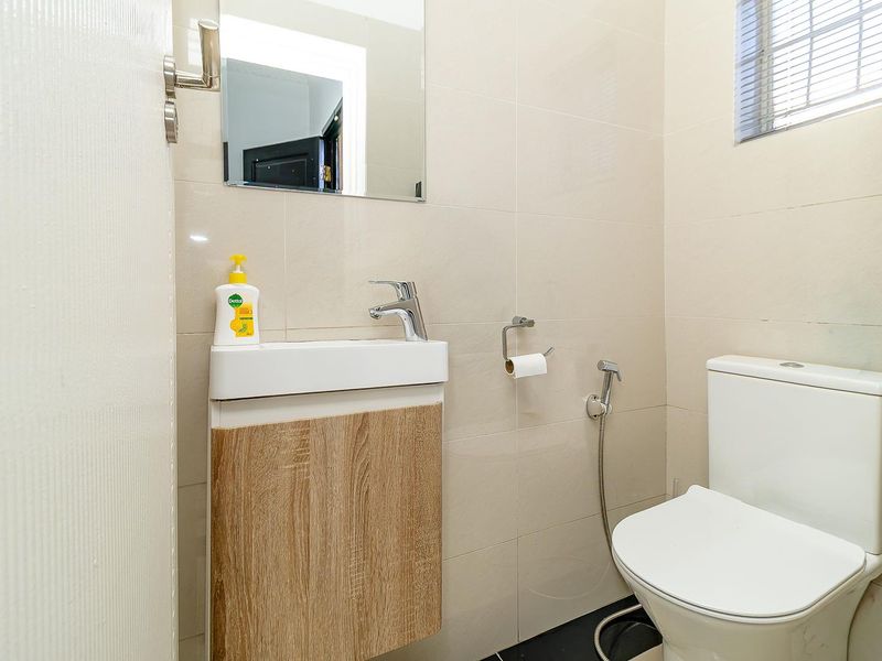 Contemporary Elegance. Sophisticated Living. A Private Garden Retreat! - Photo 10