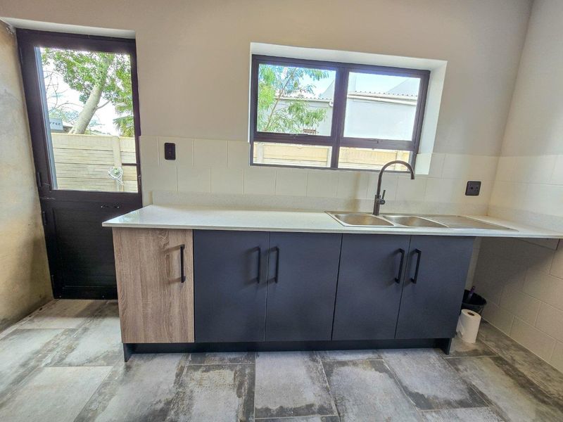 Ultra modern, one-of-a-kind three bedroom family home. - Photo 9