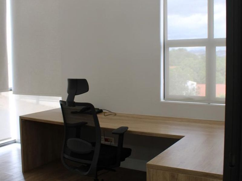 Windhoek West Office Building to Let - Photo 2