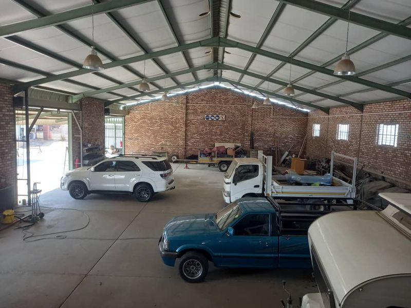 PRIME COMMERCIAL SPACE TO LET - Photo 2