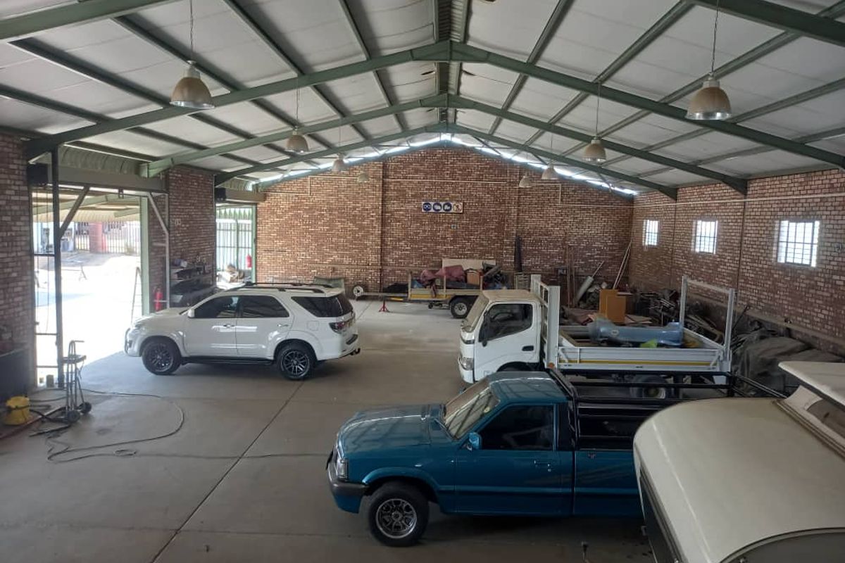 PRIME COMMERCIAL SPACE TO LET - Photo 2