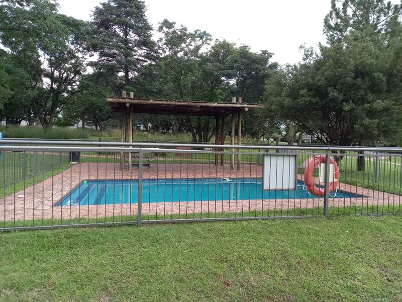 2 Bedroom 2 Bathroom modern 1st floor Apartment for sale in beautiful Golf Estate for R790 000 - Photo 3