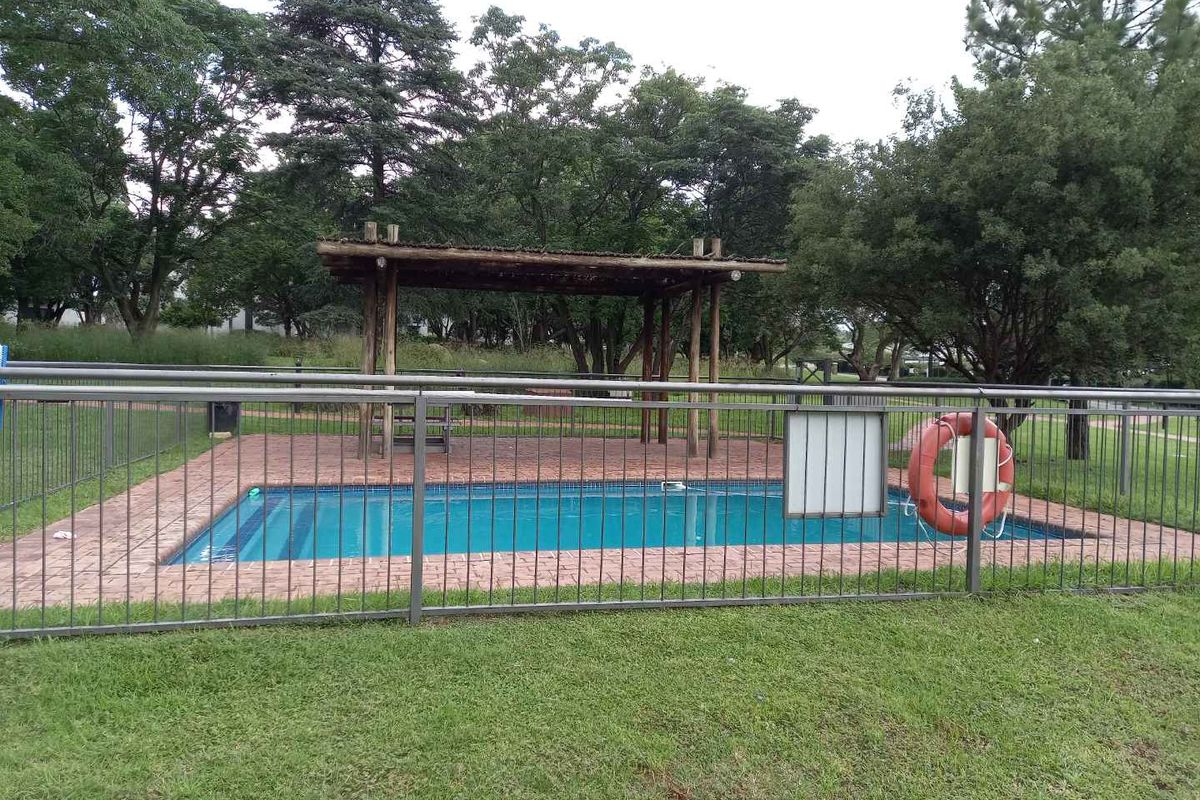 2 Bedroom 2 Bathroom modern 1st floor Apartment for sale in beautiful Golf Estate for R790 000 - Photo 3