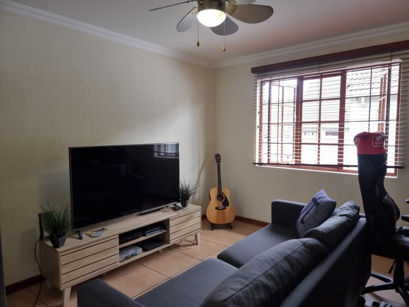 Bachelors Apartment in a prime location – Olympus - Photo 3