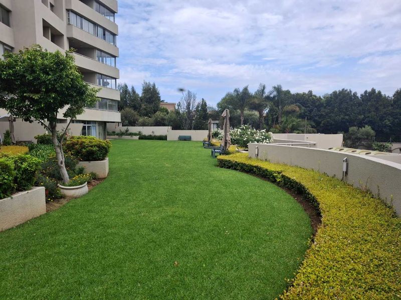 A LUXURIOUS THREE BEDROOM FURNISHED APARTMENT - Photo 2