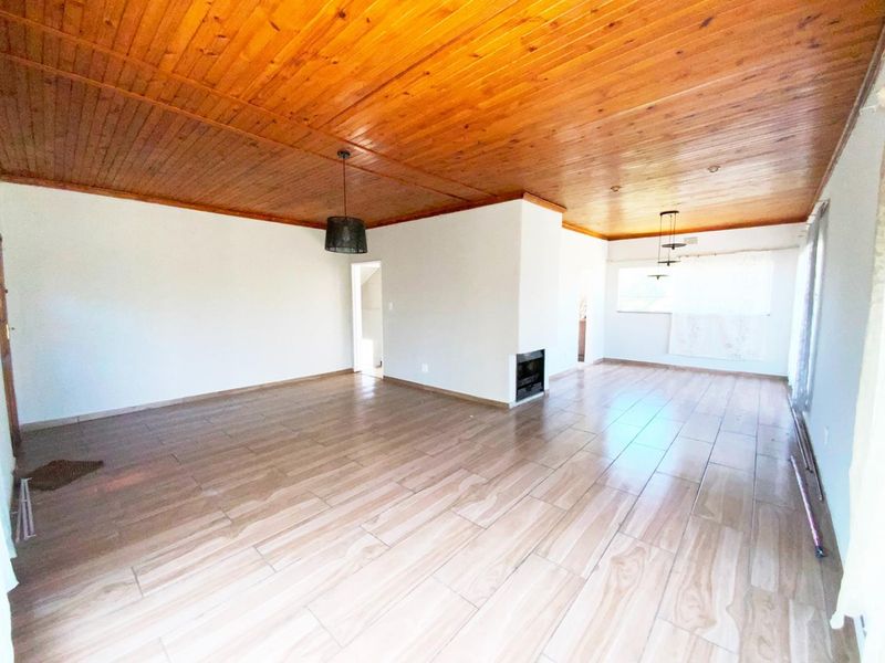 Well maintained Home - Photo 6