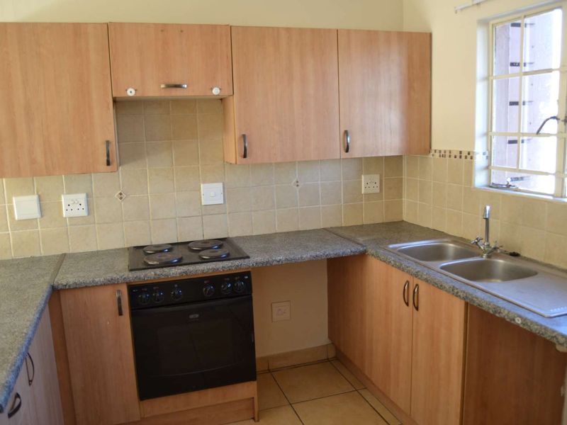 Charming 2-Bedroom Townhouse Perfect for First-Time Buyers and Investors - Photo 7