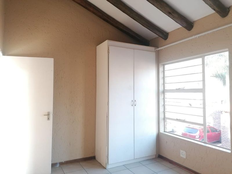 2 Bedroom Townhouse in New Redruth - Photo 8