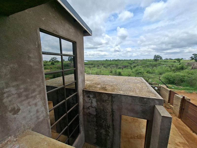 FOR SALE: Double-Storey Home in Madombidzha Zone 1, Sinthumule - Photo 8