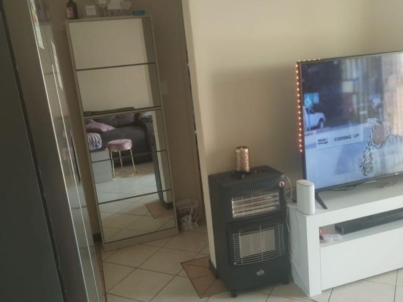 2 Bedroom ground unit in Mooiklof Ridge - Photo 3