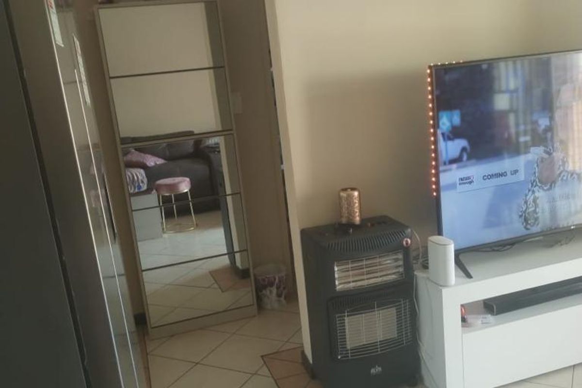 2 Bedroom ground unit in Mooiklof Ridge - Photo 3