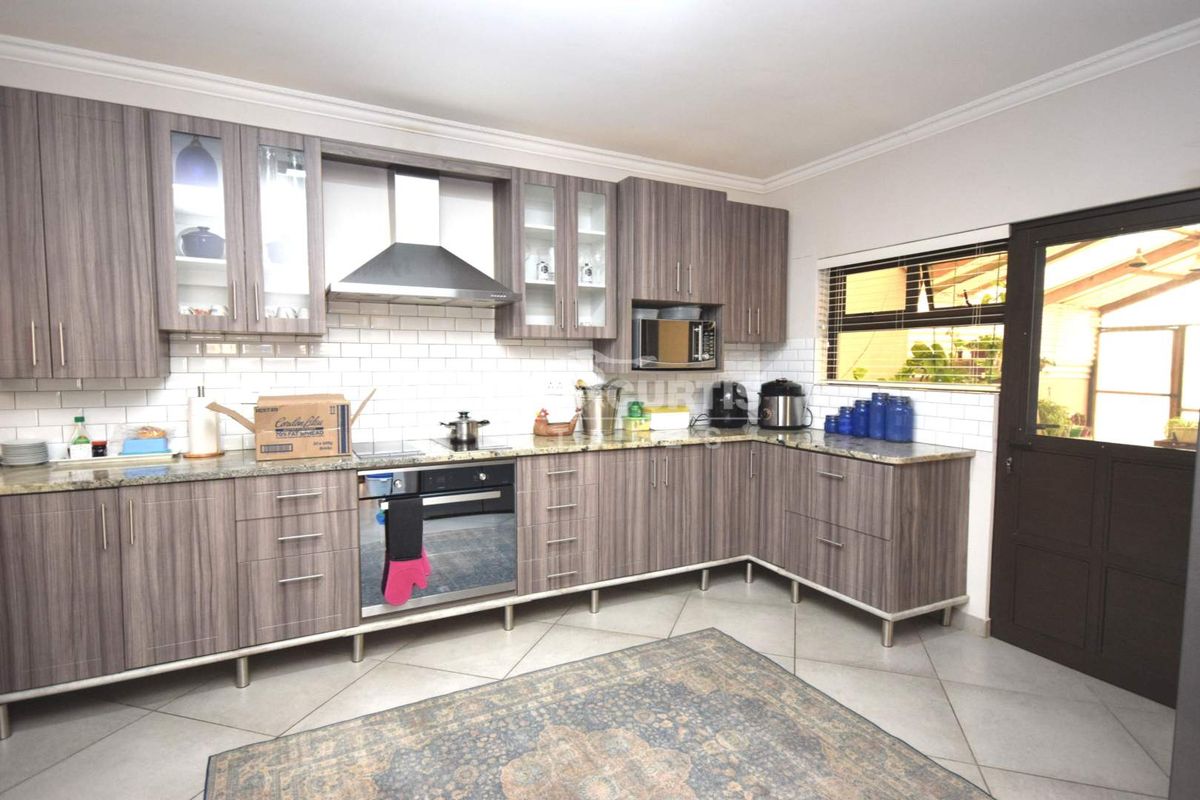 3 BEDROOM HOUSE WITH FLAT IN EXT 22, OCEAN VIEW - Photo 4