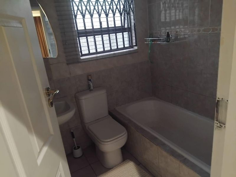 very morden house - Photo 9