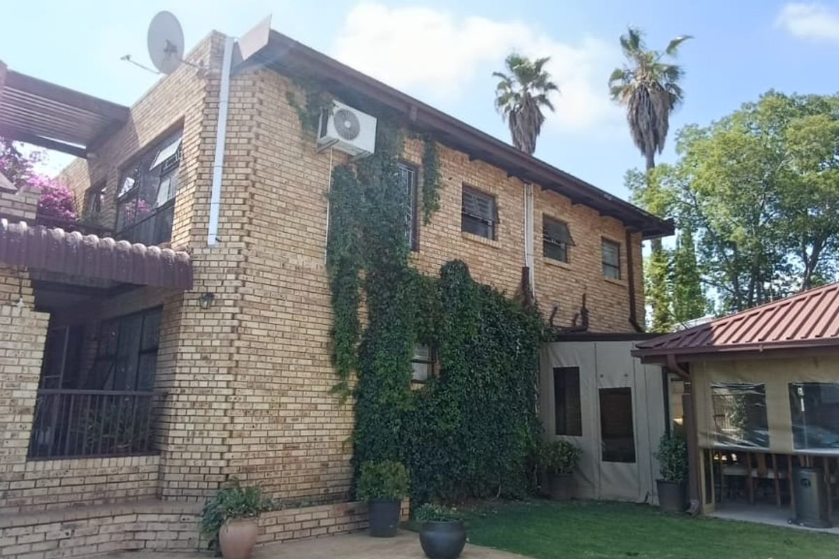 DUBBEL STORY. ABSOLUTE EXCELLENT CONDITION.WILL BE PROUD TO OWN. - Photo 2