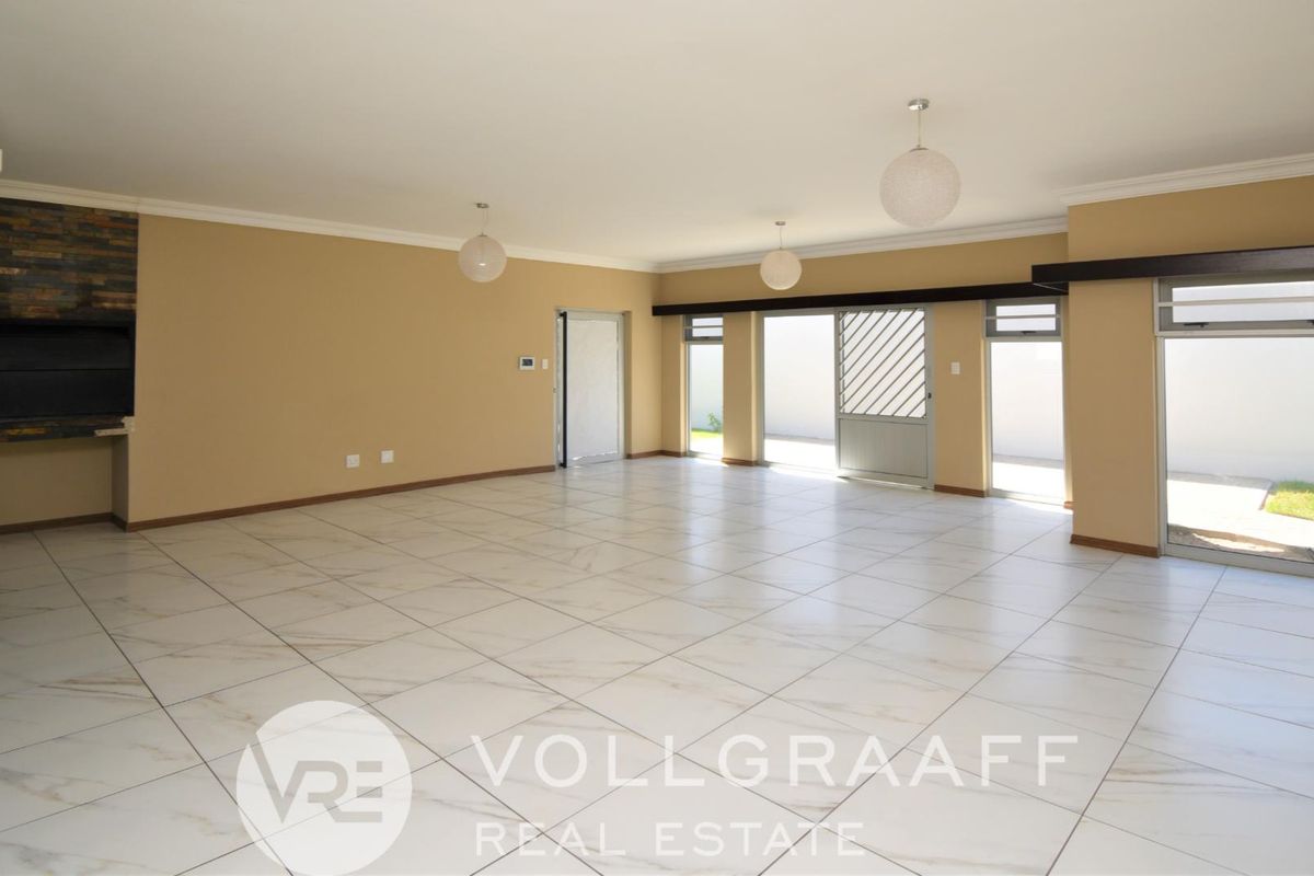 3 Bedroom home with 2 Bedroom flat - Photo 5